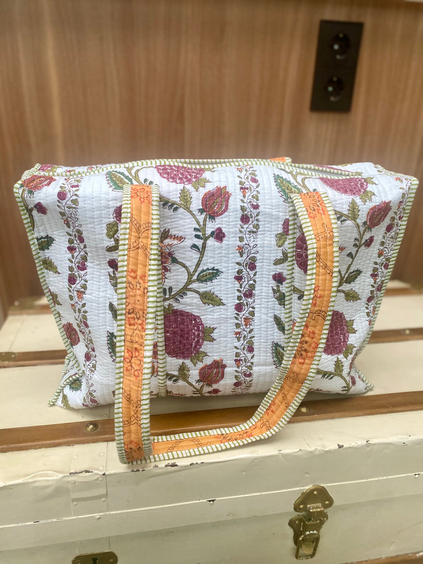 Tote bag flower string