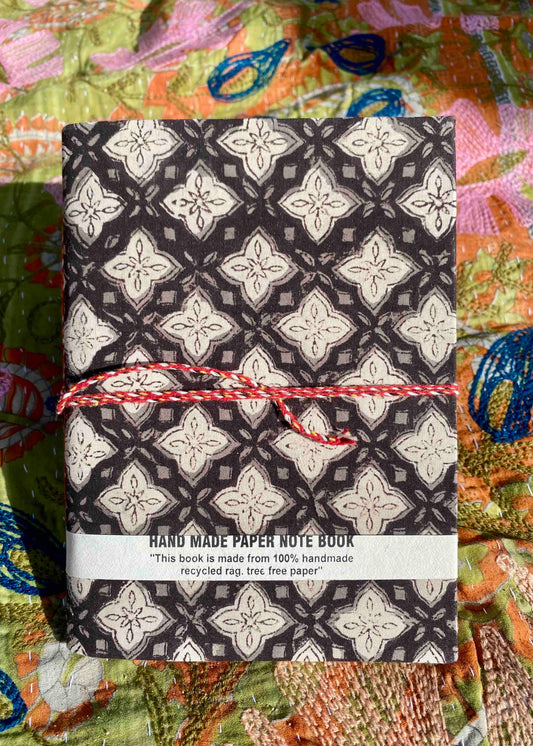 Notitieboek Maat L Black Symmetry