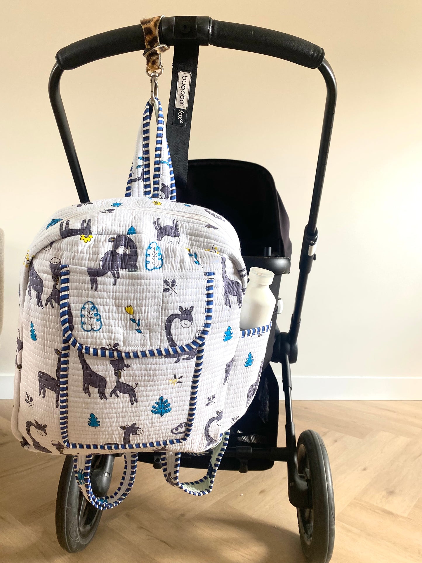 Lovely blue giraffe schoolbag kids
