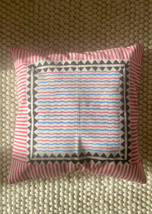Katoenen kussen met blauw/roze/zwarte print - 40x40 cm