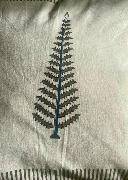 Katoenen kussen met grijs/blauwe boom - 40x40 cm