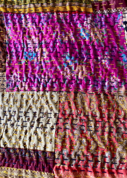 Luxe handgemaakte patchwork sprei van zijde & katoen – dubbelzijdig 269×229