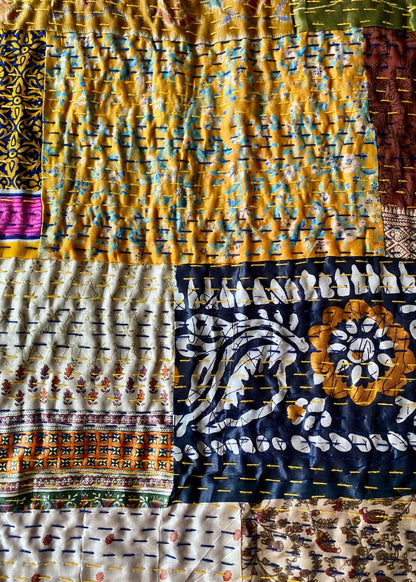 Luxe handgemaakte patchwork sprei van zijde & katoen – dubbelzijdig 269×229