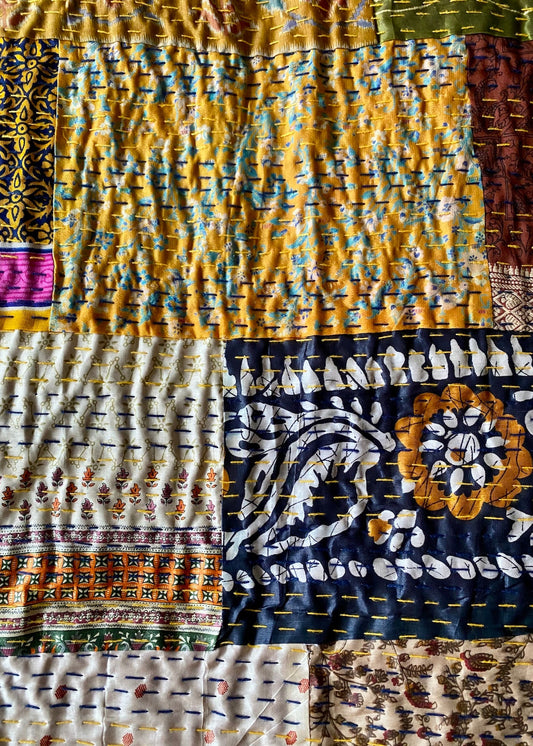 Luxe handgemaakte patchwork sprei van zijde & katoen – dubbelzijdig 269×229