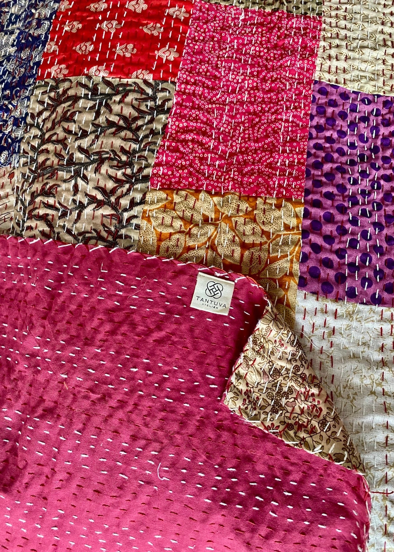 Luxe handgemaakte patchwork sprei van zijde & katoen – dubbelzijdig 268×251