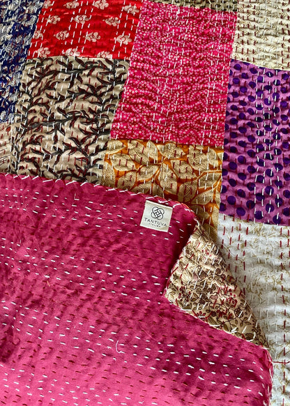 Luxe handgemaakte patchwork sprei van zijde & katoen – dubbelzijdig 268×251