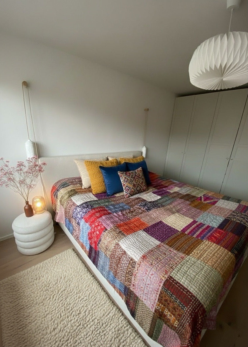 Luxe handgemaakte patchwork sprei van zijde & katoen – dubbelzijdig 268×251