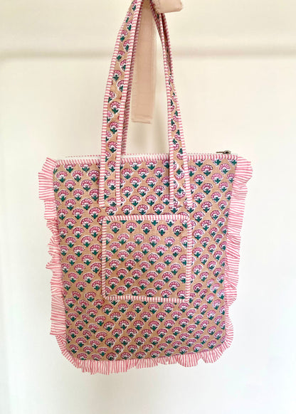 Gewatteerde laptoptas met volant peach