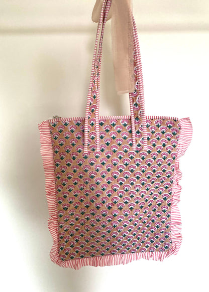 Gewatteerde laptoptas met volant peach