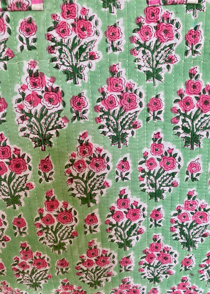 Gewatteerde laptoptas met volant groen/roze