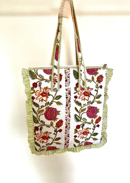 Gewatteerde laptoptas met volant bloementuin