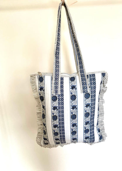 Gewatteerde laptoptas met volant blauw/wit