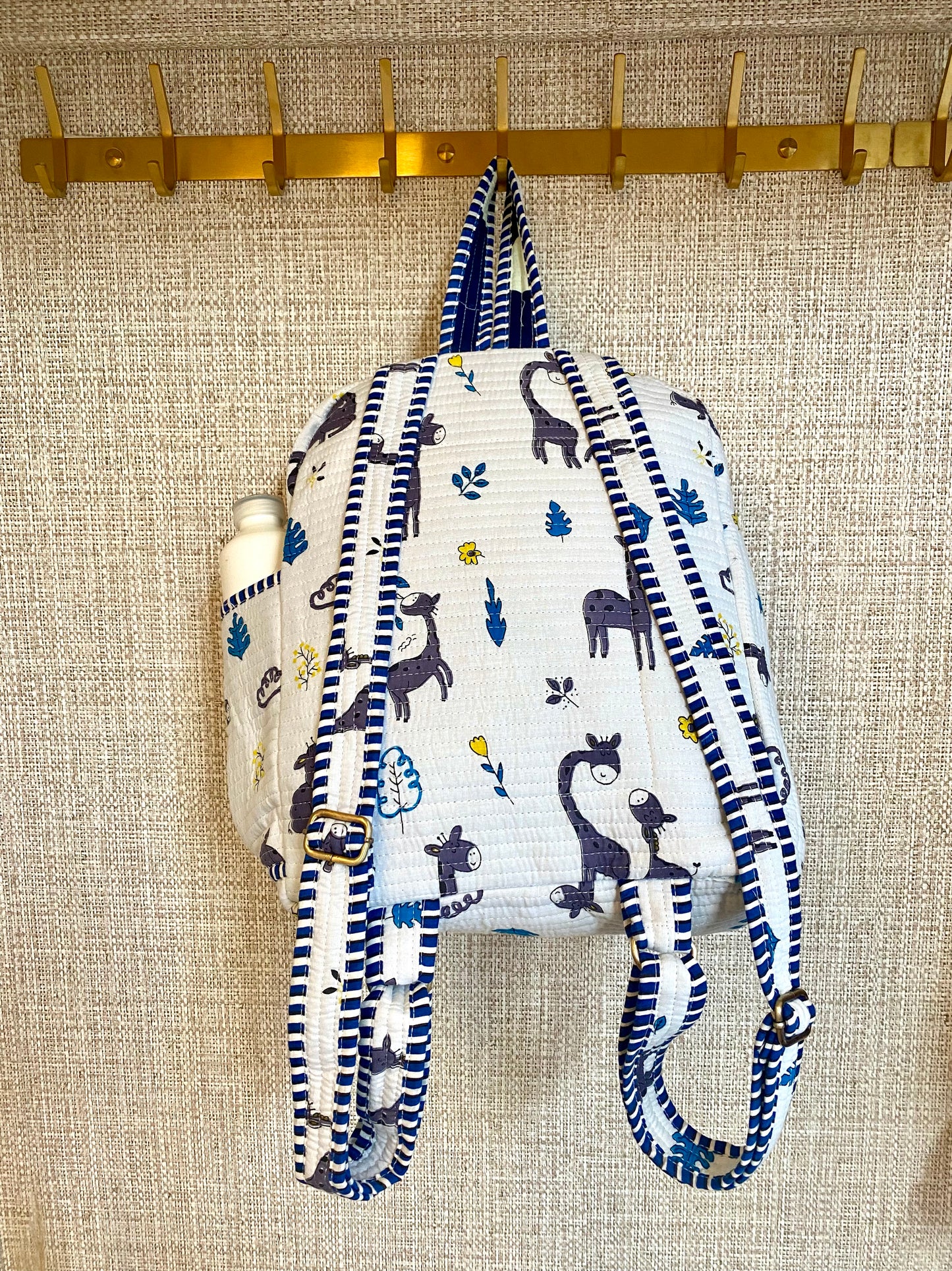 Lovely blue giraffe schoolbag kids